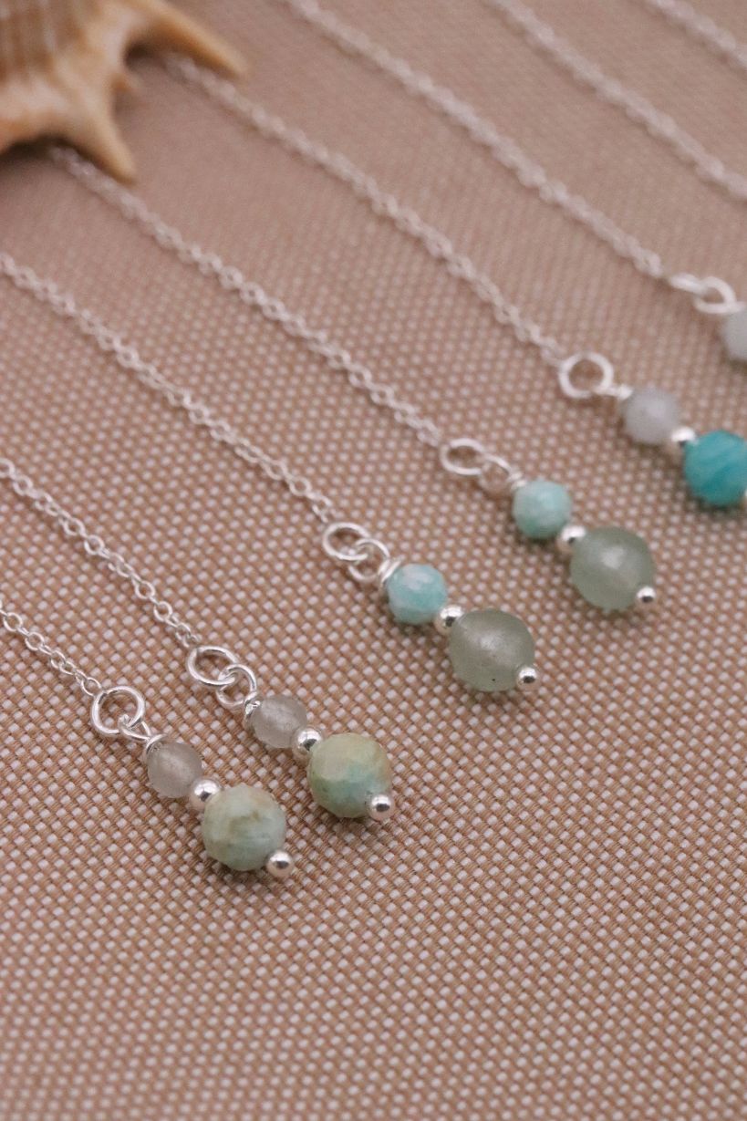 עגילי שרוך בשילוב אבני חן ירוקות וטורקיז מכסף 925 או גולדפילד (1) (1)