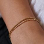 צמיד זהב כפול המורכב מסט צמידים עדינים ומיוחדים (2)