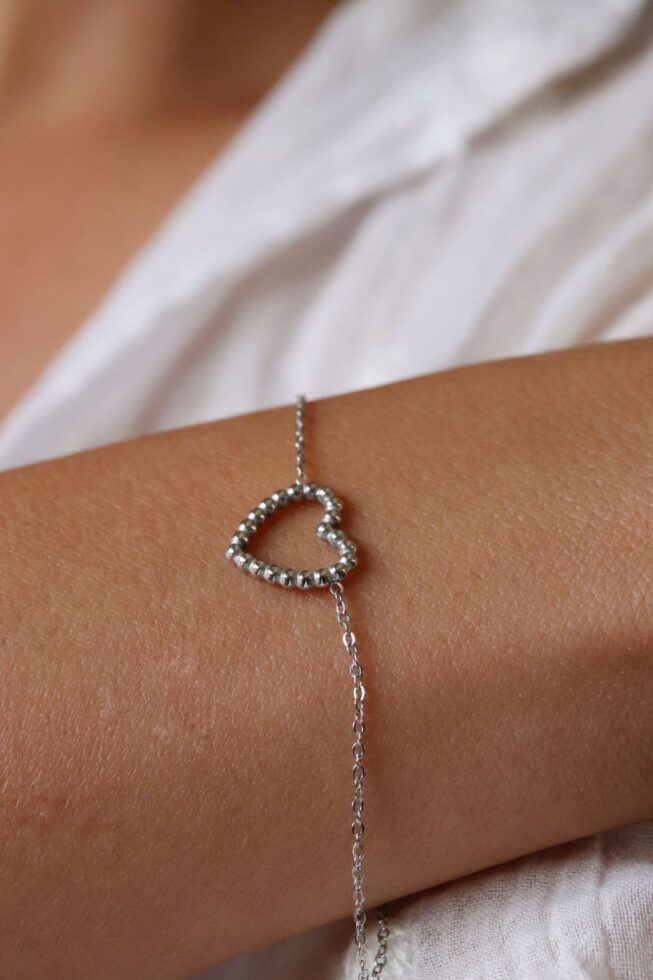 צמיד לב חלול עדין ומיוחד מושלם כצמיד חברות או כמתנה עם משמעות למישהי שאוהבים (1)