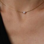 שרשרת גולדפילד קצרה ועדינה בשילוב פנינה לבנה מושחלת (1)