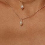 שרשרת דיסקית עדינה בשילוב פנינה לבנה אמיתית בצורת טיפה מכסף 925 או גולדפילד (1)