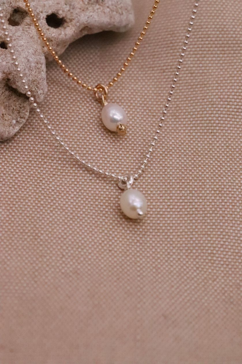 שרשרת דיסקית עדינה בשילוב פנינה לבנה אמיתית בצורת טיפה מכסף 925 או גולדפילד (2)