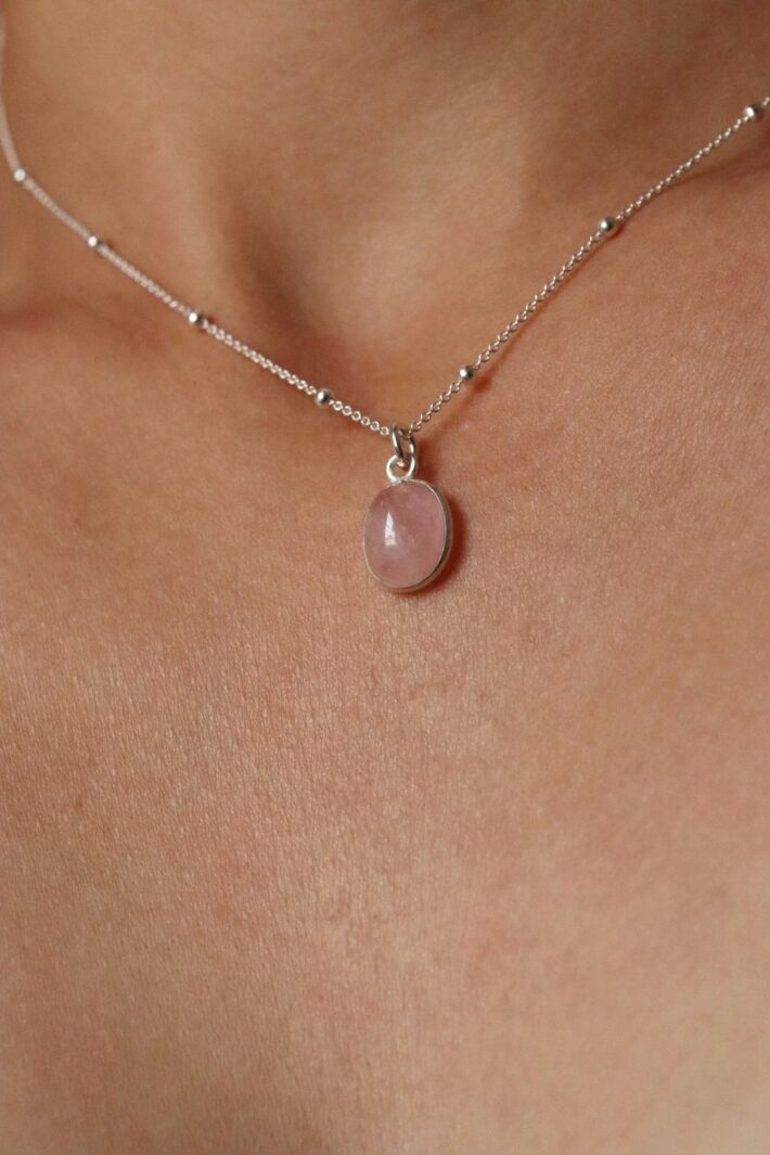 שרשרת כדוריות עדינה עם אבן חן ורודה רוזקוורץ מכסף 925 (2)