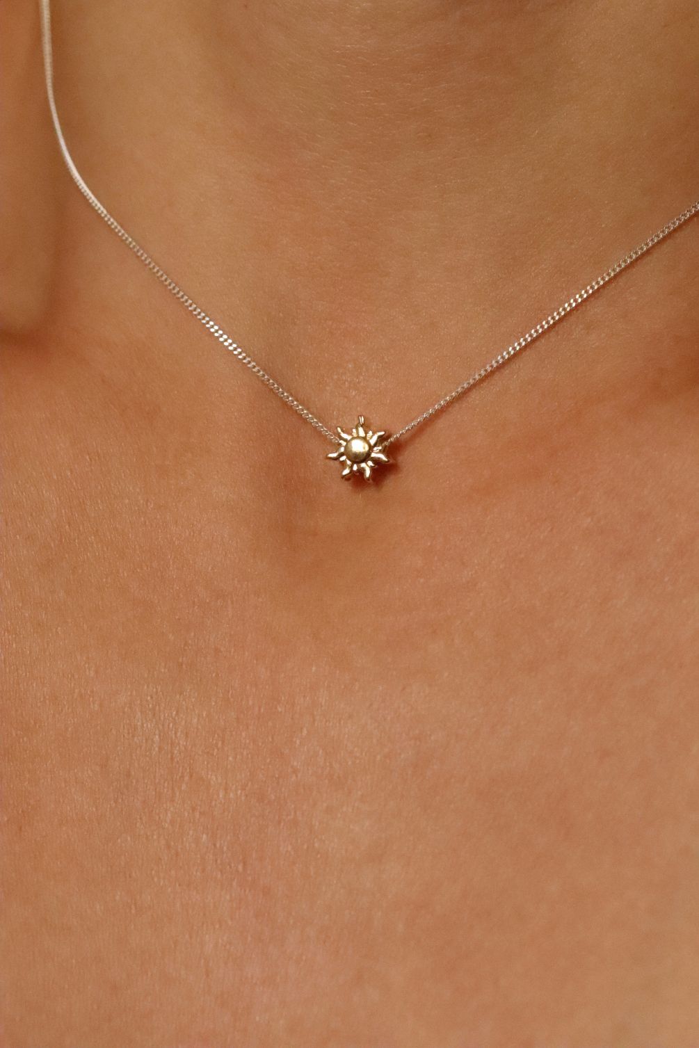 שרשרת עדינה עם חרוז בצורת שמש מכסף 925 או גולדפילד (1)