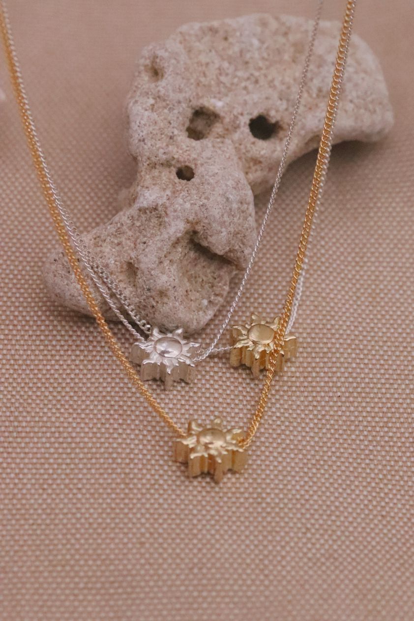 שרשרת עדינה עם חרוז בצורת שמש מכסף 925 או גולדפילד (2)