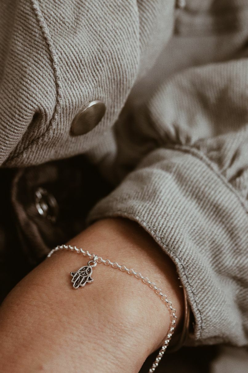 צמיד חמסה עדין ויפה לנשים מכסף 925