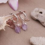 עגילי חישוק מכסף עם אבני אמטיסט סגולות ופנינים לבנות כסף 925 (2)