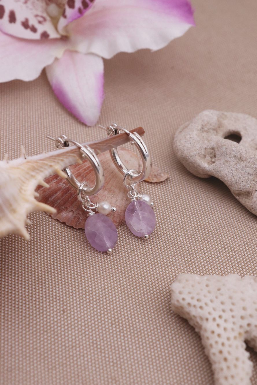 עגילי חישוק מכסף עם אבני אמטיסט סגולות ופנינים לבנות כסף 925 (2)