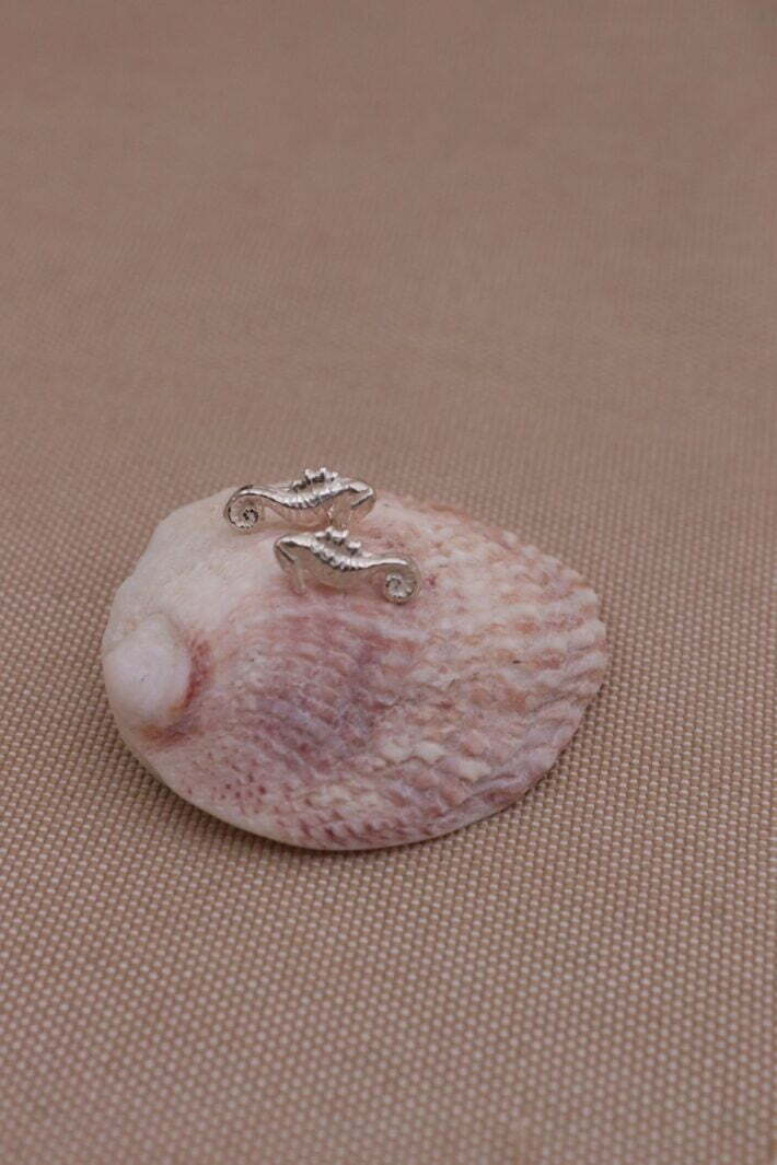 עגילי סוסון ים קטנים צמודים לאוזן מכסף 925