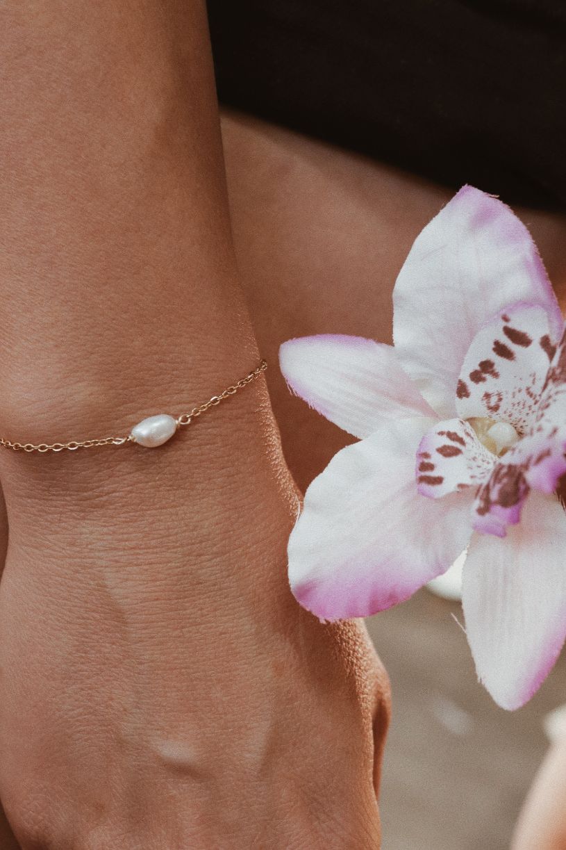 צמיד פנינה עדין ומיוחד מכסף אמיתי או ציפוי זהב (1)