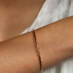 צמיד קשיח לנשים בדוגמא מלופפת בציפוי זהב איכותי (1)