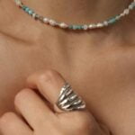 שרשרת חרוזים קצרה. שרשרת פנינים צמודה לצוואר (2)