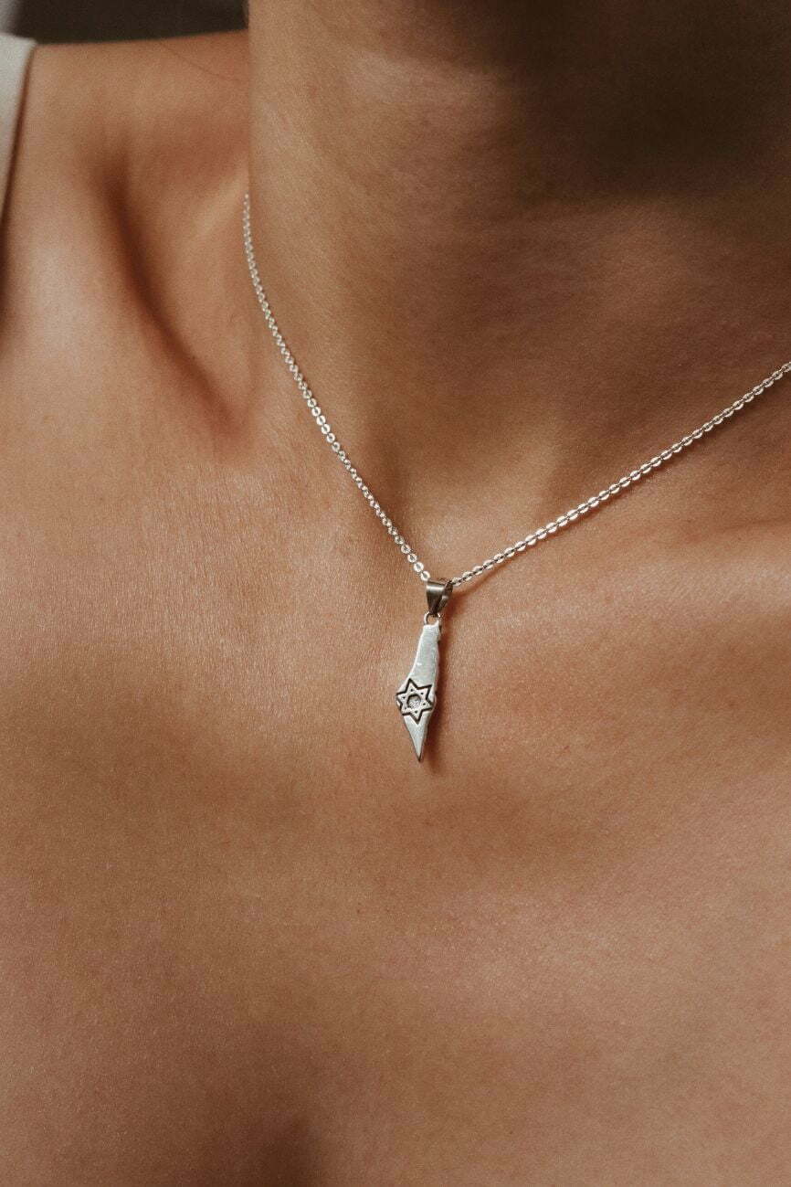 שרשרת מפת ישראל עם חריטה של מגן דוד כסף 925