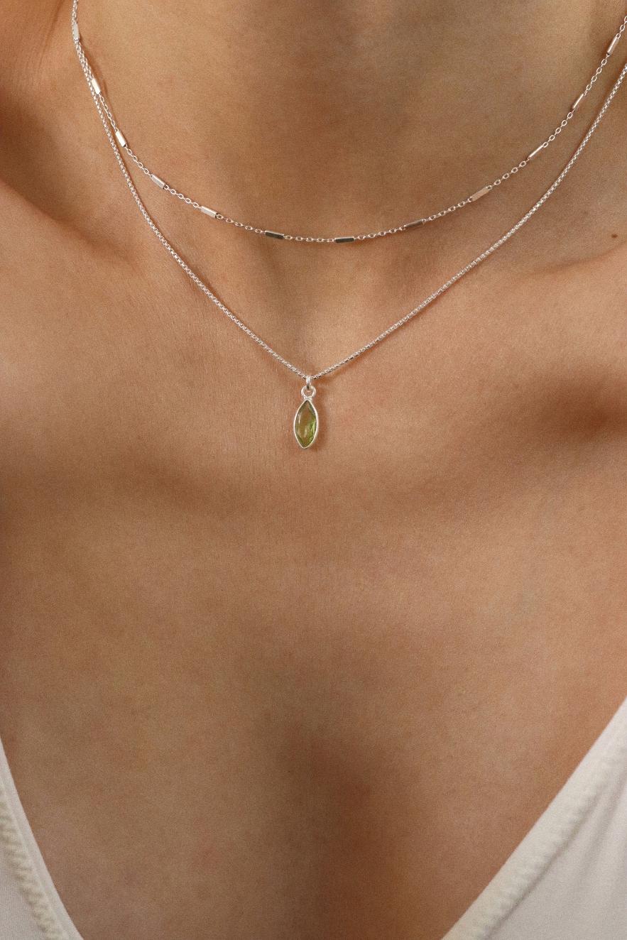 סט שרשראות לאישה בשילוב אבן חן פרידוט ירוקה מכסף 925