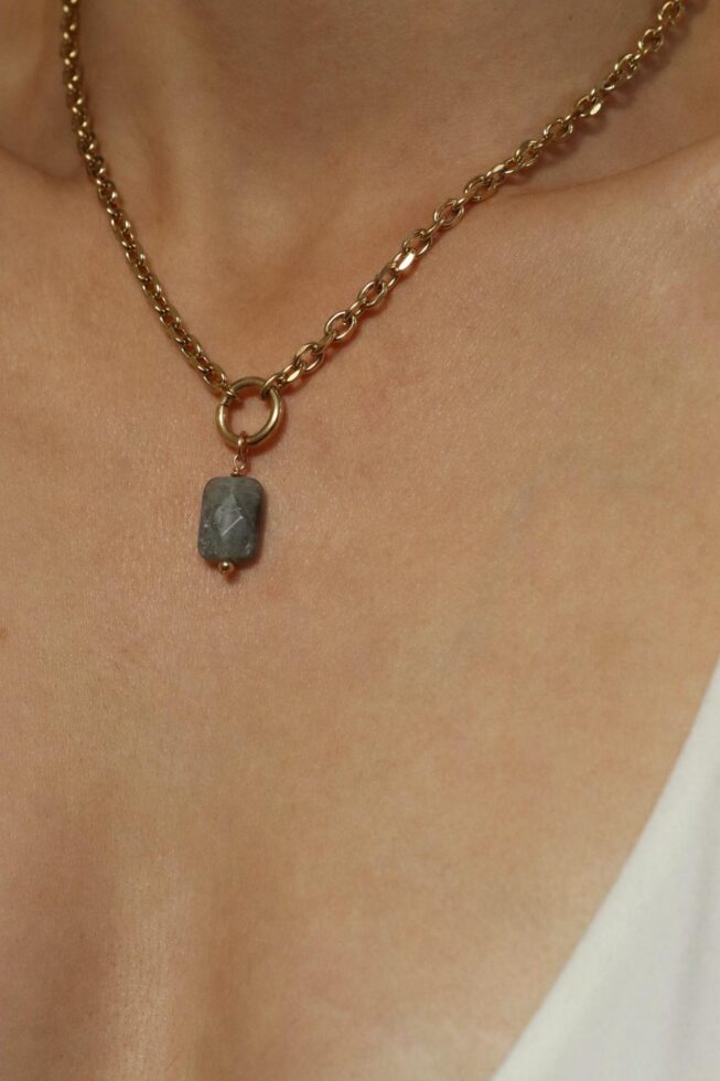 שרשרת לולאות צ'אנקים עם אבן חן לברדורייט אפורה