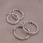 עגילי חישוק מכסף 925 בדוגמא מלופפת ובגימור מט (1)
