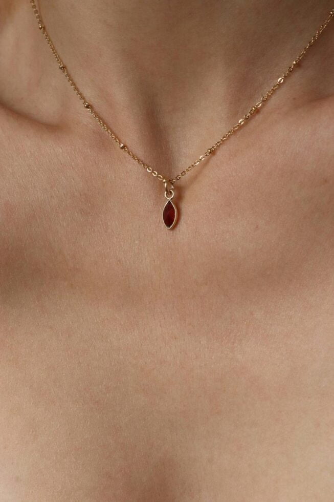 שרשרת גרנט זהב. שרשרת גולדפילד עם אבן חן בורדו