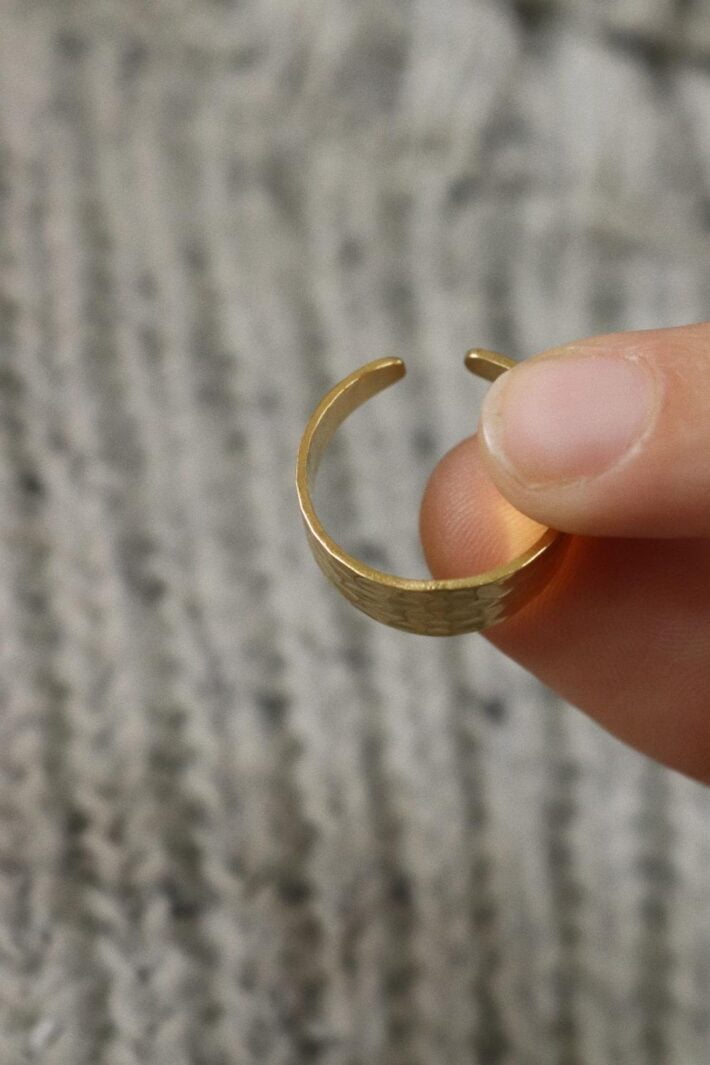 טבעת זהב מרוקעת פתוחה (2)