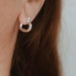 עגילי חישוק בצורת לב מכסף 925. עגילי חישוק קטנים (2)