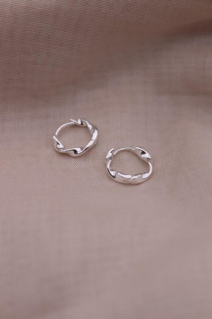 עגילי חישוק קטנים מכסף 925. עגילי חישוק מלופפים מכסף אמיתי (2)