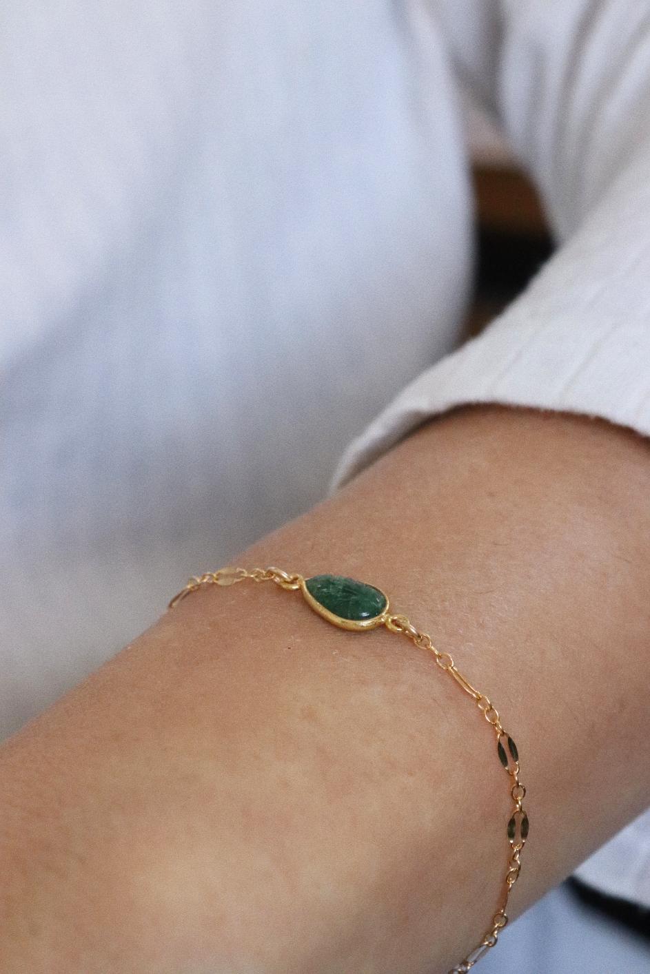 צמיד גולדפילד מיוחד עם אבן אמרלד ירוקה (2)