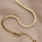 צמיד זהב חלק ושטוח. צמידי זהב מיוחדים. צמידי יד לאישה (1)